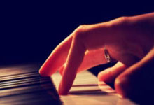 名场面丨约基奇生涯5记最远逆天三分：打板压哨绝杀勇士疯狂庆祝.